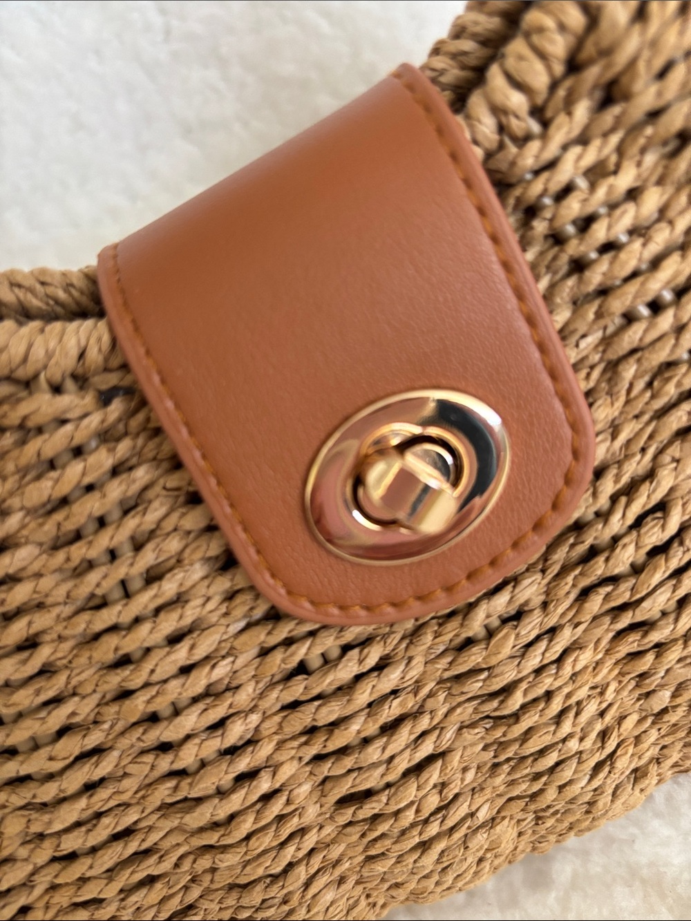 Tommy Bahama Woven Straw Crossbody Bag with Gold Chain - Picture 6 of 11